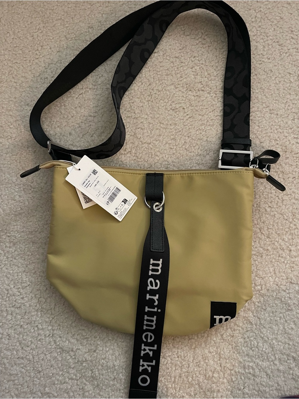 Marimekko Carry All Solid Shoulder Bag in Pistachio